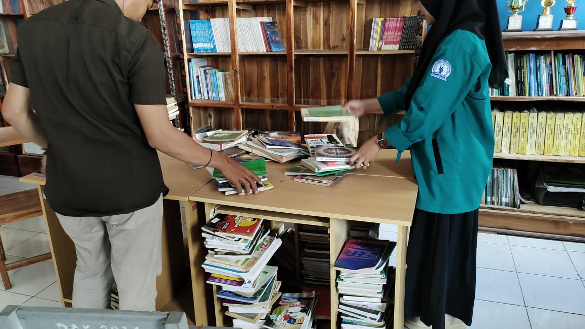 Penyusunan Buku Di Perpustakaan Stai Yapnas Jeneponto 2023